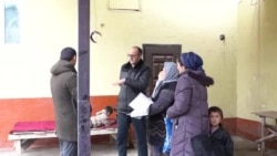 "Мегӯяд, дар ошёнаи 8-ум хона медиҳам"