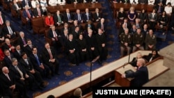 مجلس نماینده‌گان امریکا دیروز لایحۀ موسوم به (صلاحیت‌های جنگی) را با ۲۲۷ رای مثبت در برابر ۱۸۶ رای مخالف تصویب کرد.