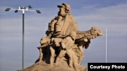 Balkanabat şäherindäk heýkel