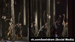 "Зөләйха күзләрен ача" спектакленнән күренеш