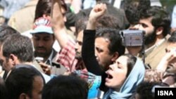 تعدادی از کارگران، پس از ترک ورزشگاه شيرودی به سمت ميدان هفت تير راهپيمايی کردند که اين راهپيمايی با دخالت پليس به پايان رسيد.