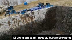 Разлив нефтепродуктов в Колве в республике Коми 