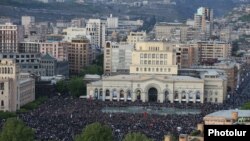 Оппозиционный митинг на площади Республики в Ереване, 22 апреля 2018 г.