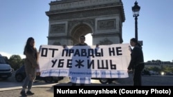 Шетте оқитын қазақ жастары Алматыда қамалғандарды қолдады
