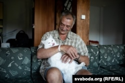 Былы палітзьняволены Міхаіл Жамчужны ў віленскім шэлтэры "Замак", ілюстрацыйнае фота