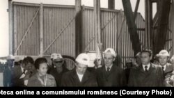 Vizita de lucru a lui Nicolae Ceauşescu în judeţul Constanţa. Inaugurarea platformei de foraj marin „Gloria”. (16 septembrie 1976). Sursa: Fototeca online a comunismului românesc; cota: 210/1976