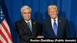 Қазақстан президенті Қасым-Жомарт Тоқаев пен АҚШ президенті Дональд Трамп. Суретті Тоқаевтың баспасөз хатшысы Руслан Желдібай жариялады.