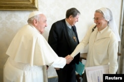 Папа римский назначил монахиню Симону Брамбиллу главой департамента, курирующего религиозные ордены.