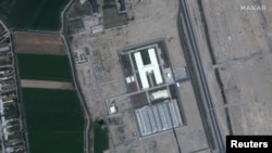 Снимок во спутника лагеря, в котором содержатся афганские военные летчики в Термезе, 29 августа 2021 год.