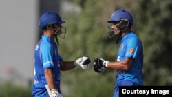 فیصل شینوزاده او عثمان سادات له بنګلدېش سره د پرونۍ لوبې پرمهال