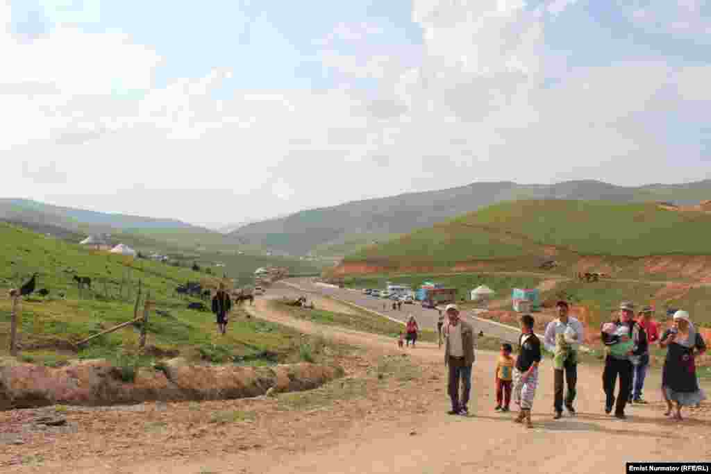 Среди желающих выпить настоящий горный кумыс немало местных жителей из ближайших городов и сел