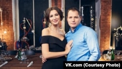 Garant-ის დირექტორი მარია სტებაკოვა და FSO-ს თანამშრომელი სერგეი ლუშნიკოვი