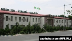 Aşgabatdaky türkmen-türk uniwersiteti