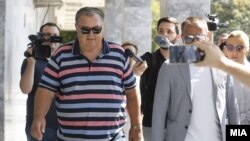 Бизнисменот Силјан Мицевски пред да даде исказ за случајот „Рекет“.