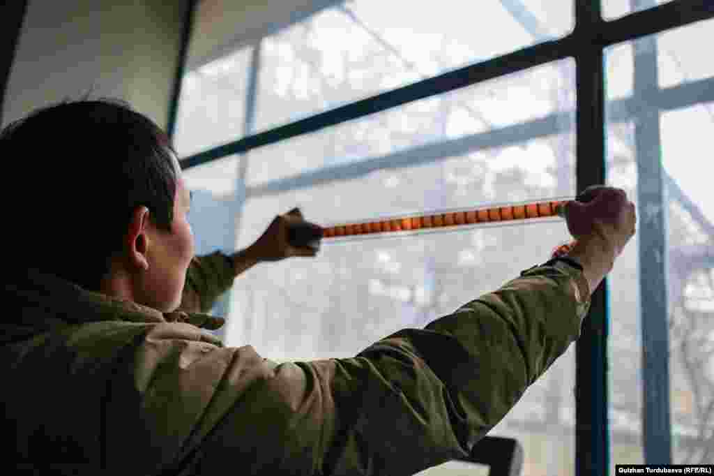 Совет доорунда кинолор пленкага тартылган болсо, техниканын өнүгүшү менен санарипке өткөн. Кыргызстанда акыркы жолу 2009-жылы Актан Арым Кубат "Свет аке" тасмасын пленкага тарткан.&nbsp;