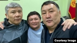 Чления движения «Чон казат» Максат Мамытканов, Сыймык Жапыкеев и Канат Хасанов. 