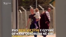 Familjarët vizitojnë të kthyerit nga Siria