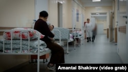 Жугуштуу оорулар ооруканасынын коридору. Бишкек.