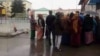 Очереди перед государственными магазинами и аптеками последние несколько лет обыденностью в Туркменистане (архивное фото)