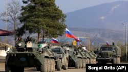 Военная техника российских миротворцев на блокпосту в Нагорном Карабахе (ноябрь 2020 г.)