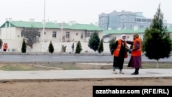  Türkmenabat. Prezidentiň saparyna taýýarlyk. Arhiw suraty. 