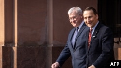 Міністар замежных спраў Украіны Андрэй Сыбіга (зьлева) і міністар замежных спраў Польшчы Радослаў Сікорскі (справа). Варшава, 12 сакавіка 2025