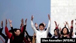 Апрель окуяларына арналган иш-чарада тартылган сүрөт. 2017-жыл. 