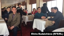 Стамбулдагы жолугушууга келген кыргыз эмгек мигранттары. 