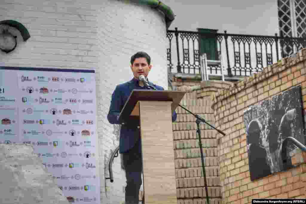 ​"Qırım evi" devlet müessisesiniñ müdiri Ahtem Seitablayev sergige "pek tesirli" dedi