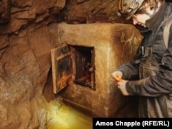 Kristek spune că acest seif din mină a fost folosit pentru depozitarea materialelor explozive.