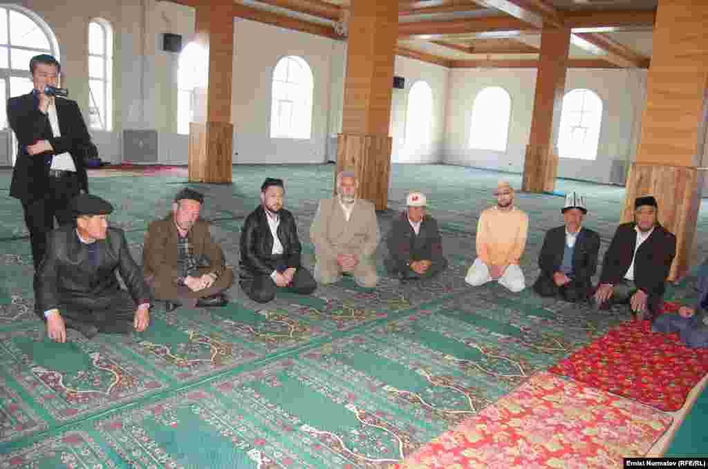 Оштун Ноокат районунда жети адам "Хизб-ут Тахрир" уюмунан чыкканын жарыялады.&nbsp;