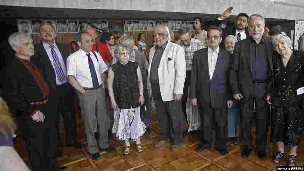 2012 senesi mayıs 18. Matem mitinginde uquq qoruyıcılar, süette:&nbsp;Vasil Ovsiyenko, Miroslav Marinoviç, Aleksandr Podrabinek, Natalya Gorbanevskaya,&nbsp;Vladimir Bukovskiy, Oles Şevçenko, İosif Zissels, Lüdmila Alekseyeva ​