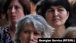 Как выяснили сегодня сами беженцы, гостиница 27 июля была приватизирована компанией «Velagio», которая является дочерним предприятием фирмы «Wissoil» - одного из крупнейших импортеров нефтепродуктов в Грузии