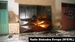 Опожарен влезот на гаражата на новинарот Зоран Милошески од Прилеп.