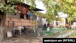 «Հարցը պիտի կարգավորվի, այն ժամանակ բոլորս կգնանք, գոնե մի լույս տեսնենք, որ կա, որ այդ հարցը լուծվող է, բայց փակված է, մութ է», - նշում է Ռուբիկ Դադայանը: