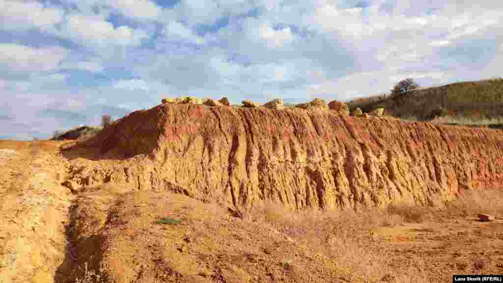 Тераси кар'єру розмиває під час дощів