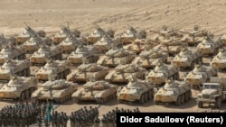 عساکر و تانک های روسیه٬ قزاقستان و بلاروس برای اجرای تمرینات مشترک نظامی آماده می شوند ]( تصویر سال ۲۰۲۱)