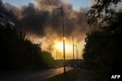 Fum deasupra Kievului după atacul rusesc, la 4 iulie 2025.