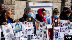 Алматыдагы кытай консулдугунун алдындагы Бээжиндин Шинжаңдагы саясатын айыптаган акция, 9-март 2021-жыл.