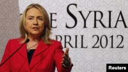 აშშ-ის სახელმწიფო მდივანი ჰილარი კლინტონი სტამბოლში, 1 აპრილს გამართულ პრესკონფერენციაზე გამოსვლისას