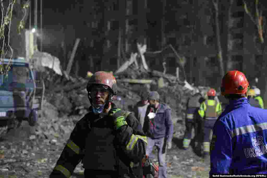 Ushtria e Ukrainës tha se më shumë se 210 raketa dhe dronë u lëshuan gjatë sulmit të natës, përfshirë raketa balistike dhe raketa lundruese të lëshuara nga bombardues të rëndë dhe anije luftarake të Detit të Zi.