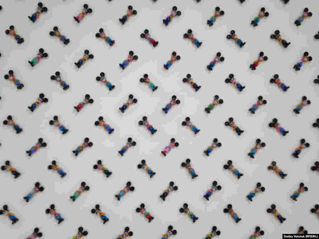 Микки-маусы в сербском павильоне