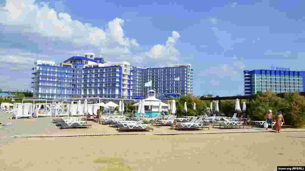 "Akvamarin" oteliniñ plaj parçası