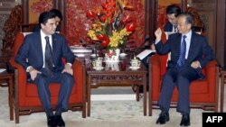 Hytaýyň premýeri Wen Jiabao we Türkmenistanyň prezidenti Gurbanguly Berdimuhamedow Pekinde, 2012-nji ýylyň 5-nji iýuny.