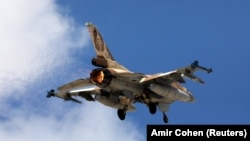 Një avion F16 i ushtrisë izraelite gjatë stërvitjeve ndërkombëtare të mbajtura në jug të Izraelit më 2017.