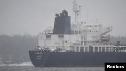 Иллюстрационное фото. Нефтяной Танкер Eagle S в Финском заливе, 7 января 2025 года. Танкер «теневого флота» России подозревают в перерезании кабелей под водой