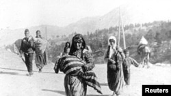 Одна из фотографий очевидца Геноцида армян, немецкого офицера Армина Вегнера, на которой изображена семья армянских беженцев