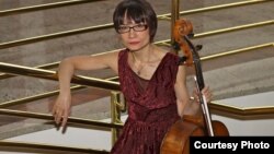 Известная виолончелистка Альфия Накипбекова.  