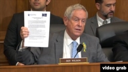 კონგრესმენმა უილსონმა 21 მაისს აშშ-ის სახელმწიფო მდივანს უთხრა, რომ საქართველოს ჩინეთის კომუნისტური პარტია აკონტროლებს.