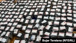 Kuti votimi në Qendrën për Numërim në Prishtinë. Fotografi ilustruese. 